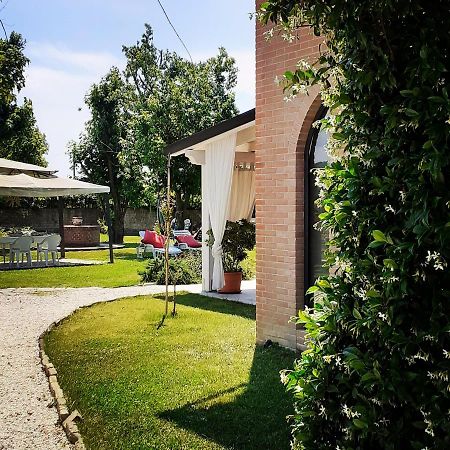 Casolare Isabella "Il Rifugio Dei Vinili" And Alice'S Room Ponsacco Exterior foto