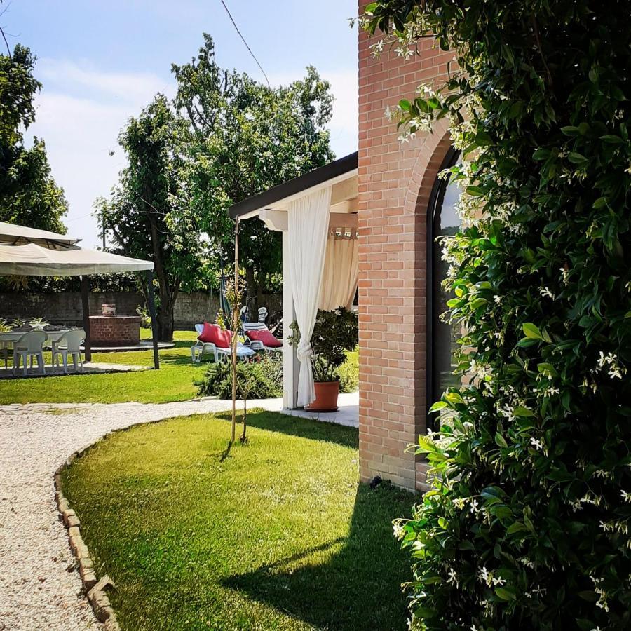 Casolare Isabella "Il Rifugio Dei Vinili" And Alice'S Room Ponsacco Exterior foto