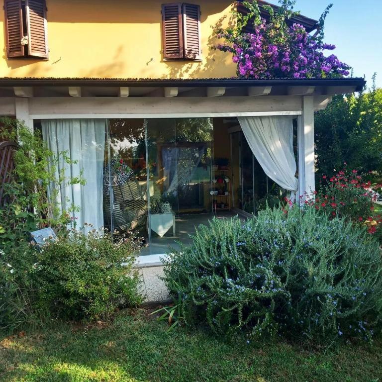 Casolare Isabella "Il Rifugio Dei Vinili" And Alice'S Room Ponsacco Exterior foto